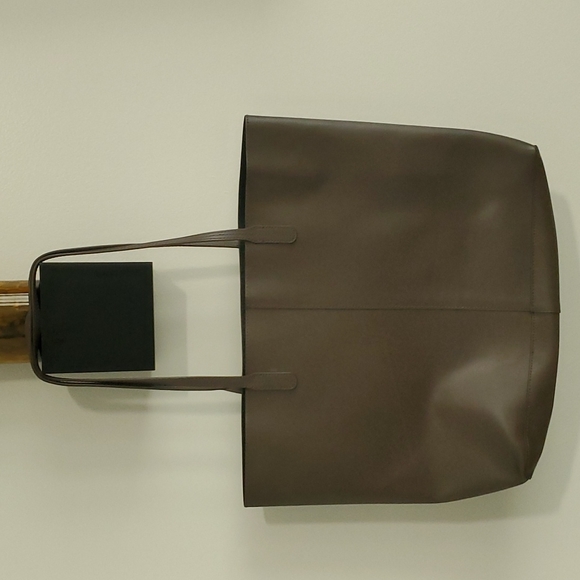 Margot Large Olive (Leather) Tote - Picture 2 of 6